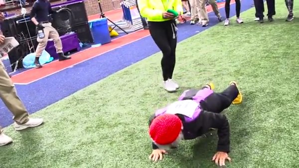 wwwHDsportsAT's tweet photo. #PushUpsEverywhere #Joggen
#VIDEO: 100-Jährige läuft #Weltrekord und macht #Pushups!
--> https://t.co/WCjcC4mggE https://t.co/n1pFHPTDUj