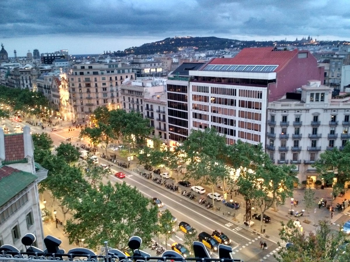 kvinlall's tweet photo. #Rooftop @MajesticHotels @barcelona_cat Vue sur le passeig de gracia #MyMotoPhoto #MotoMonday #MotoX #HelloMoto https://t.co/SkLHCam8UE
