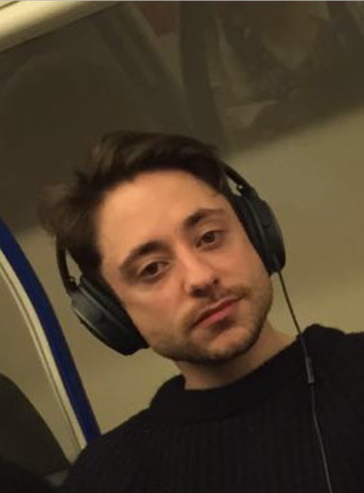 ODBaker's tweet photo. @MrRyanSampson When you take a sneaky photo of someone on the tube and they catch you. 😁🙌🏼 https://t.co/jYD8smOVpe