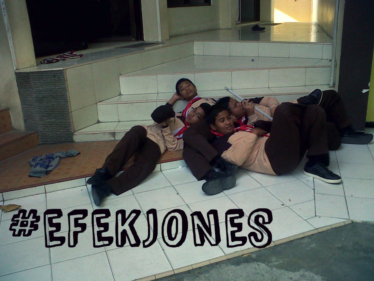 JOSSOK_class's tweet photo. cwok2 yg melegenda wktu kls 8, pramuka detcted:V https://t.co/pUIqNZgtxt