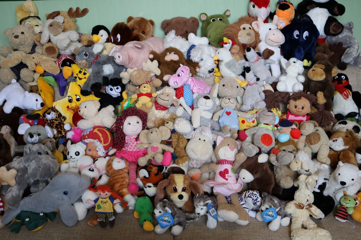 Diese Tierchen und Puppen suchen ein neues Zuhause! Interesse? Alle Infos im Blog: easywelcomekoeln.de/2016/04/29/kus… #EWK