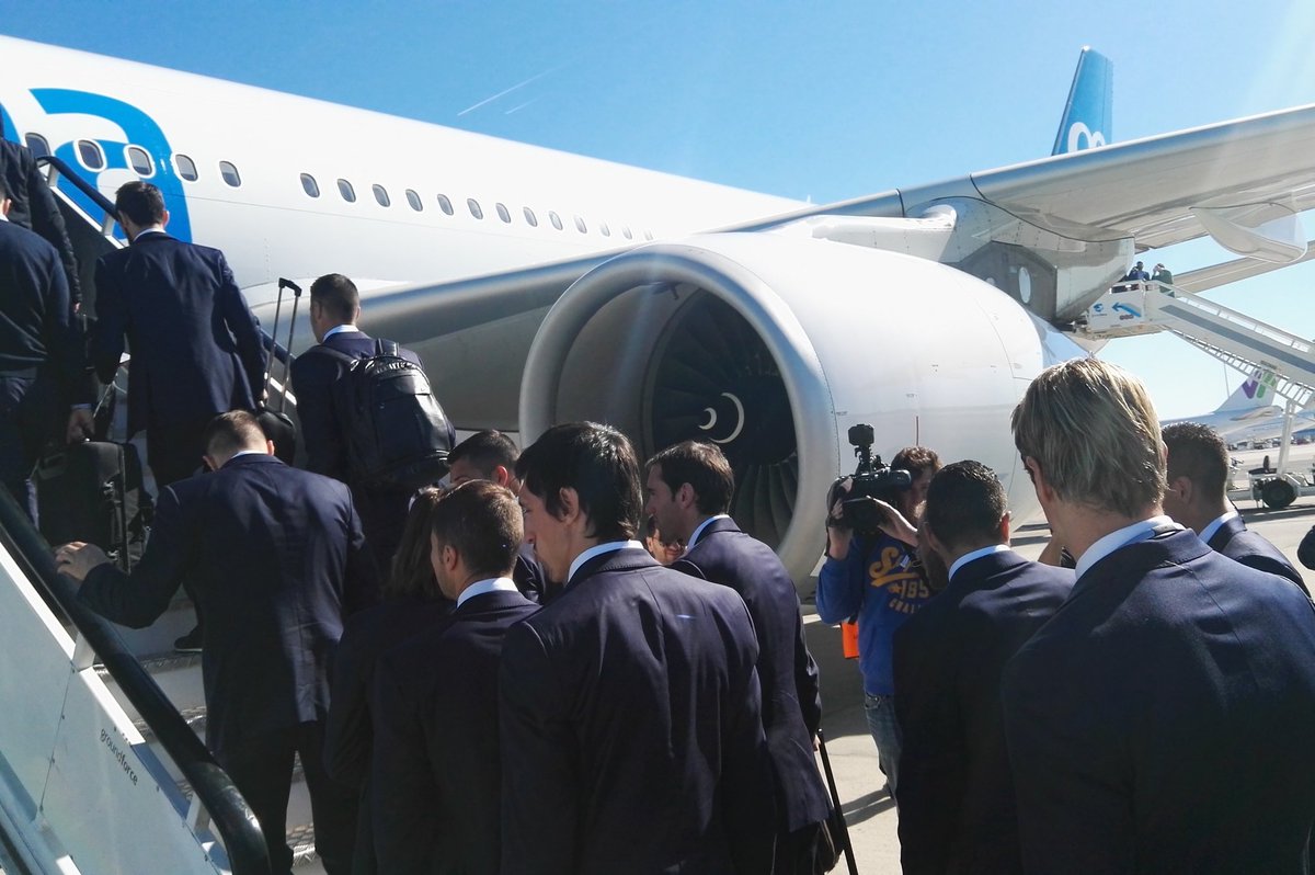 Atleti's tweet photo. Nuestro vuelo está a punto de despegar. ¡Nos vamos! MADRID ✈ MÚNICH #FCBAtleti #UCL #AúpaAtleti https://t.co/jhSvob1CDZ