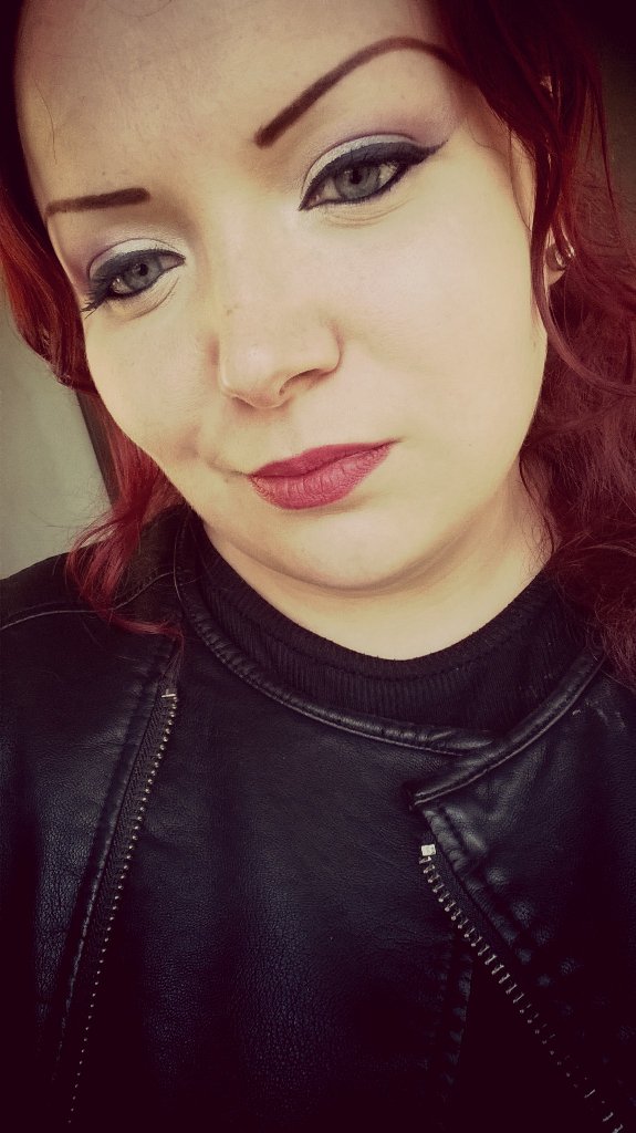 EmiliaK_H's tweet photo. #RedLips #LeatherJacket and #Sunlight #WelcomeSpringTime 😎 https://t.co/RjpFPoNvZ8