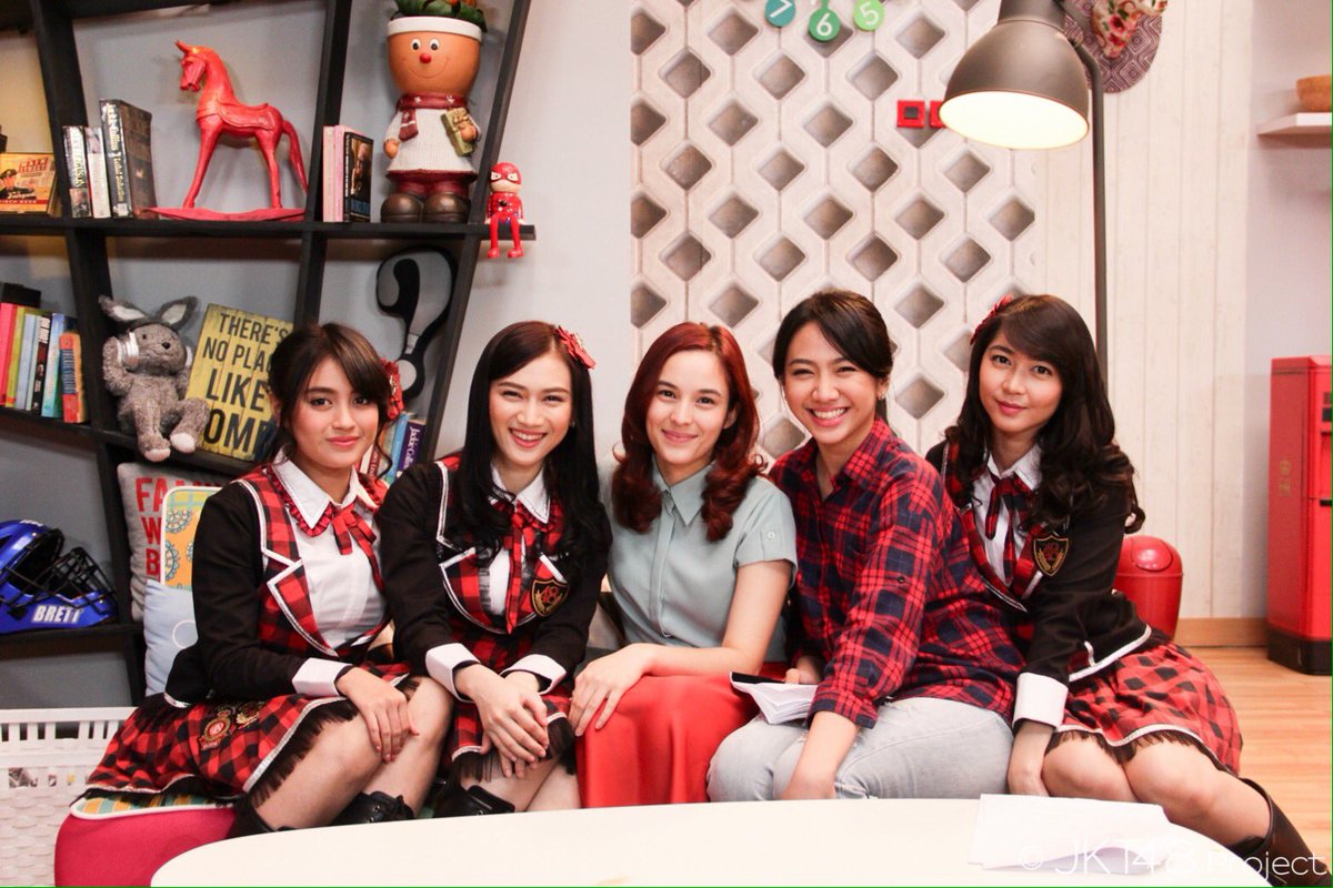 MelodyLaksani's tweet photo. Don't miss it, guys! #TMGNetDemamJKT48 18:00 WIB @netmediatama https://t.co/M4EVK6T6Ei