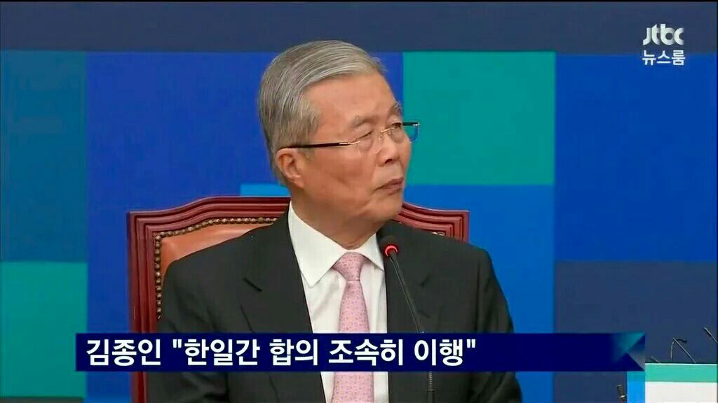 moonlove9804's tweet photo. 말 바꾸는 달��� 이라는 소리
들어도 되겠네요..
챙피한지 모르십니까?
대표직 내려놓고
당원로 대접 받을수 있었는데
당신이 당신의 입으로
당신을 인생말년의 추악한 노인네로
만든 겁니다..
당헌,당규 지키세요!! https://t.co/V2WQW5qFee
