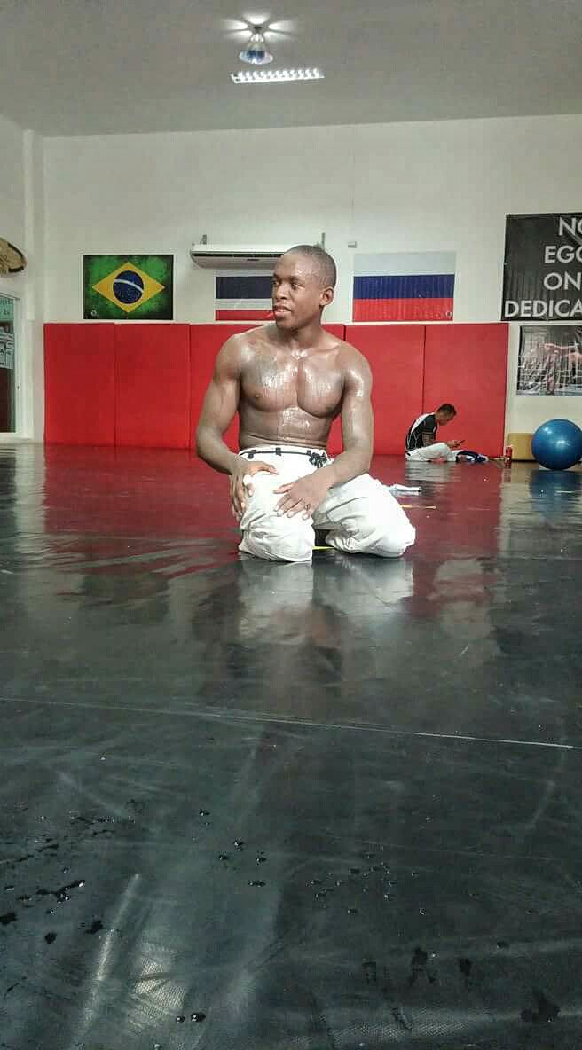 MandlaMicfiend's tweet photo. Its competition week. "We're not going to Bangkok to make friends." Prof. Olavo Abreu #JiuJitsu #Bangkok #Killer https://t.co/1e2jQuCRcz