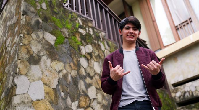 liputan6dotcom's tweet photo. Aliando Syuting Lagi, Penggemar Kegirangan https://t.co/WzWY7oSsEk https://t.co/xXZ9BF8a2s