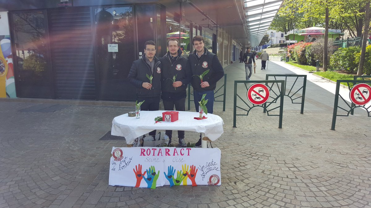 RotaractSetO's tweet image. Et voici le stand de rueil-malmaison. Tout a été vendu dans la matinée, merci à tous !