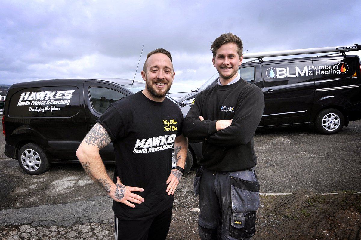 SN_Sport's tweet photo. @hawkes_health 's @Robbie_Hawkes gets a welcome boost from BLM's @ben_mason14 https://t.co/tqP0LdKxCv https://t.co/q2rLtXPlNV