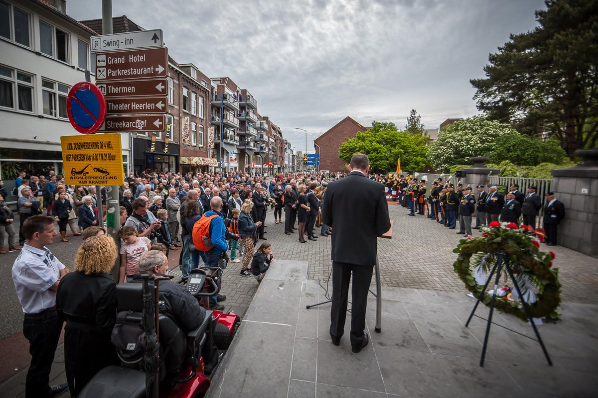 Sta 4 mei stil bij vrijheid: ow.ly/4nfJzp < die we sinds '45 omarmen #4en5mei #geefvrijheiddoor #Heerlen