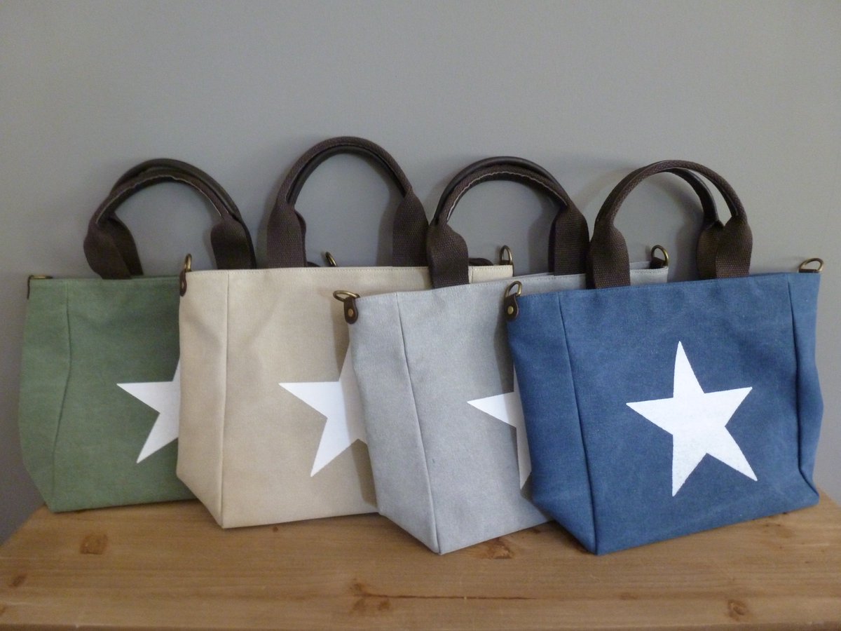 Nieuw! We love Stars! Je shopt ze hier hipstetas.nl/c-3335190/hand…  #canvas #tas hipstetas.nl  RT=Lief :)