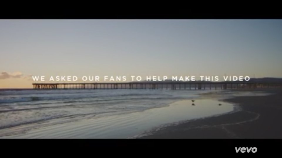 JessicabarrJ's tweet photo. #WatchJetBlackHeartOnVEVO DO IT!! JUST DO IT!! Plz?? =^.^= https://t.co/6nNis6OOY3