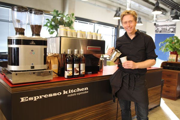 Zin in een festival? 
Ken je de Parade? Maar dan in Weesp! 
Aanstaand weekend. 
Lees > espressokitchen.nl/showmans-fair/