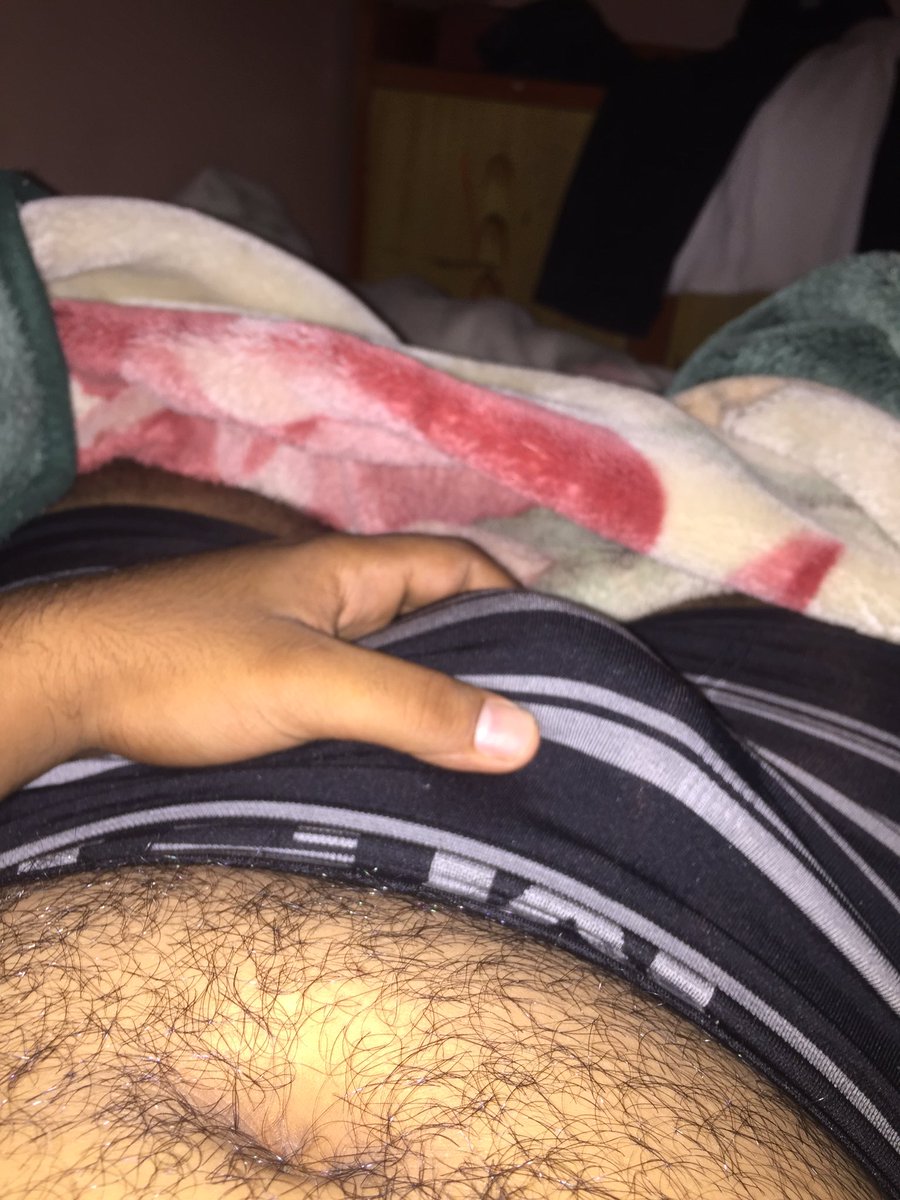 من يخرجه من البوكسر 😍