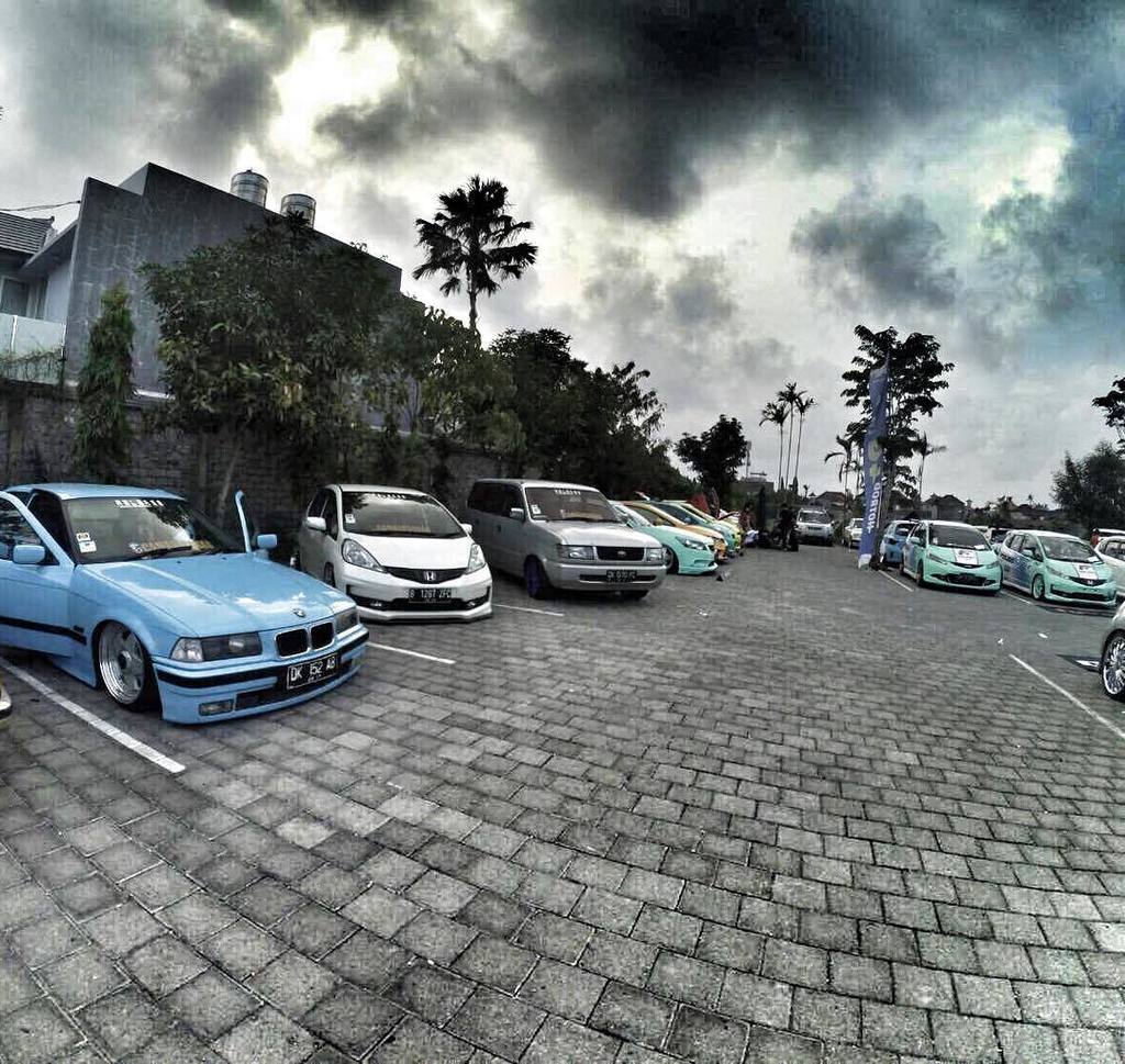 slammedbimmers's tweet photo. Bali sunday car meet up๐๐๐ป๐๐ป๐๐ป #releasecommunity #bmw #e36 #bmwunion #bimmer #bimmerfitment #slammedbimmers #lowereโฆ https://t.co/v0o6AjR6D6