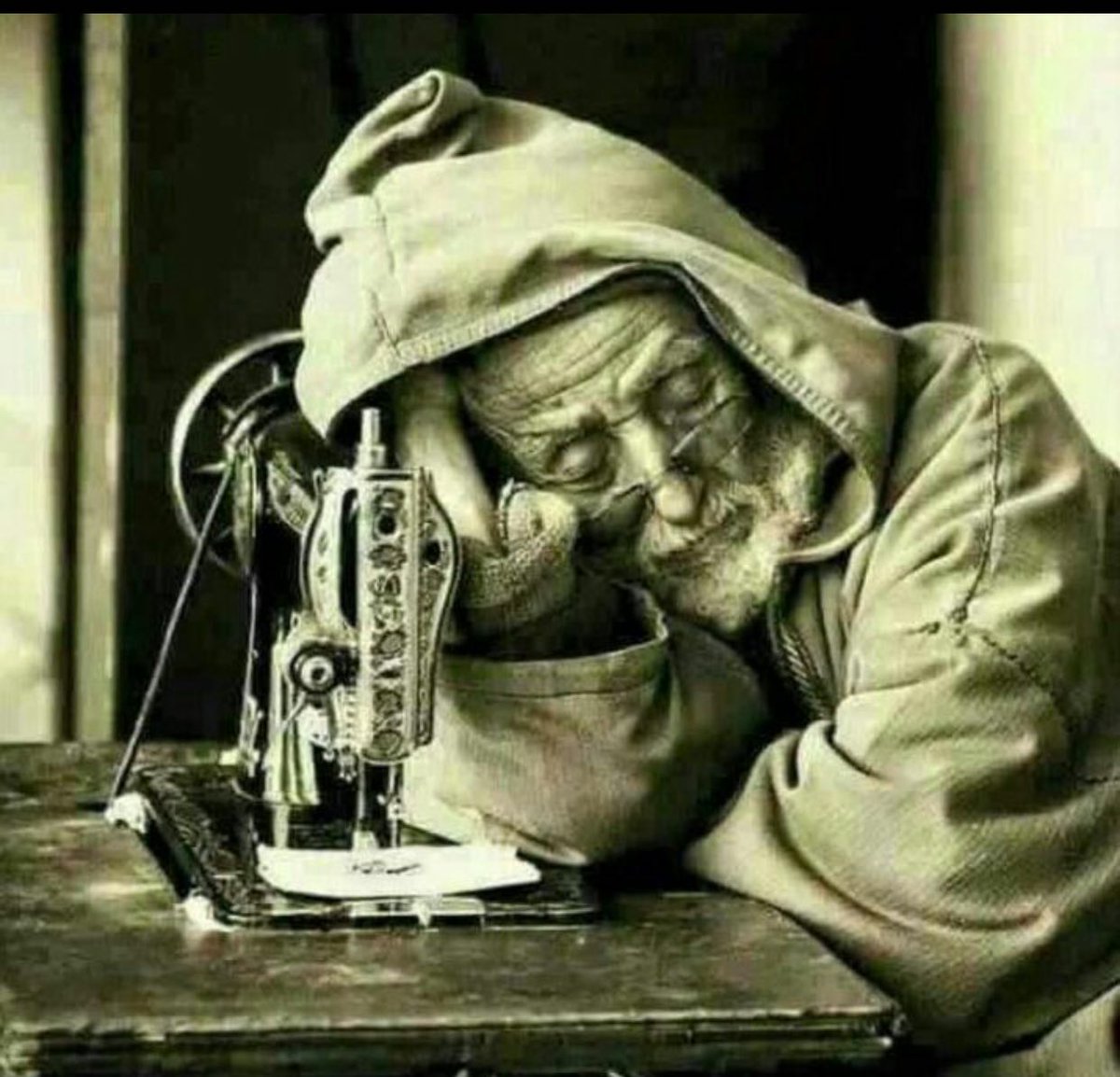 ali6850622's tweet photo. ياهو يندهني...؟ 
غفيت...!! 
وفاات...
رزق •اللّـہ̣̥ وجزاني ..!😞 https://t.co/0S1kNQGZBS