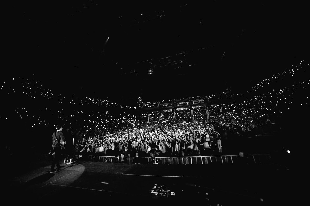 ShawnAccess's tweet photo. #ShawnWorldTourParis tonight who's ready?! https://t.co/oOK6WKfWG7