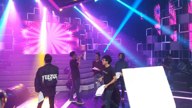 mynameisrossa's tweet photo. SMASH is in the house!! Nonton a night to remember nanti malam ya https://t.co/zXO1xVq9sQ