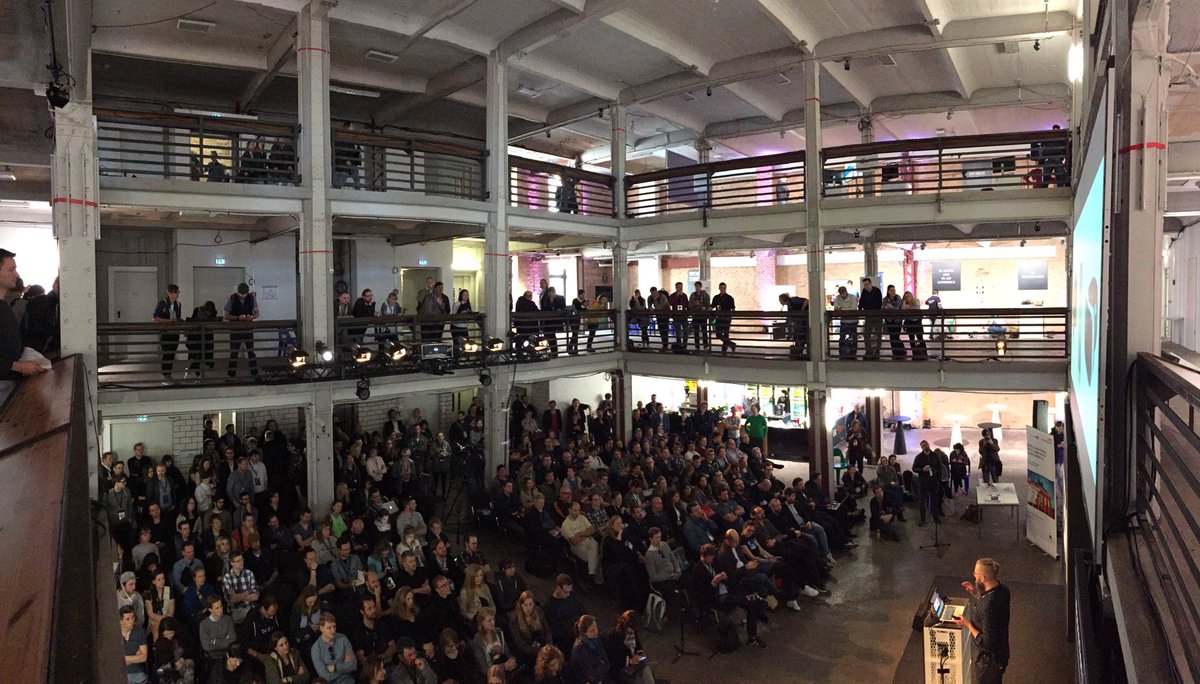 Jan-Keno Jannsen zeigt beindruckende Virtual Reality Beispiele in toller Kulisse hier auf Stage L. #rpTEN #vr