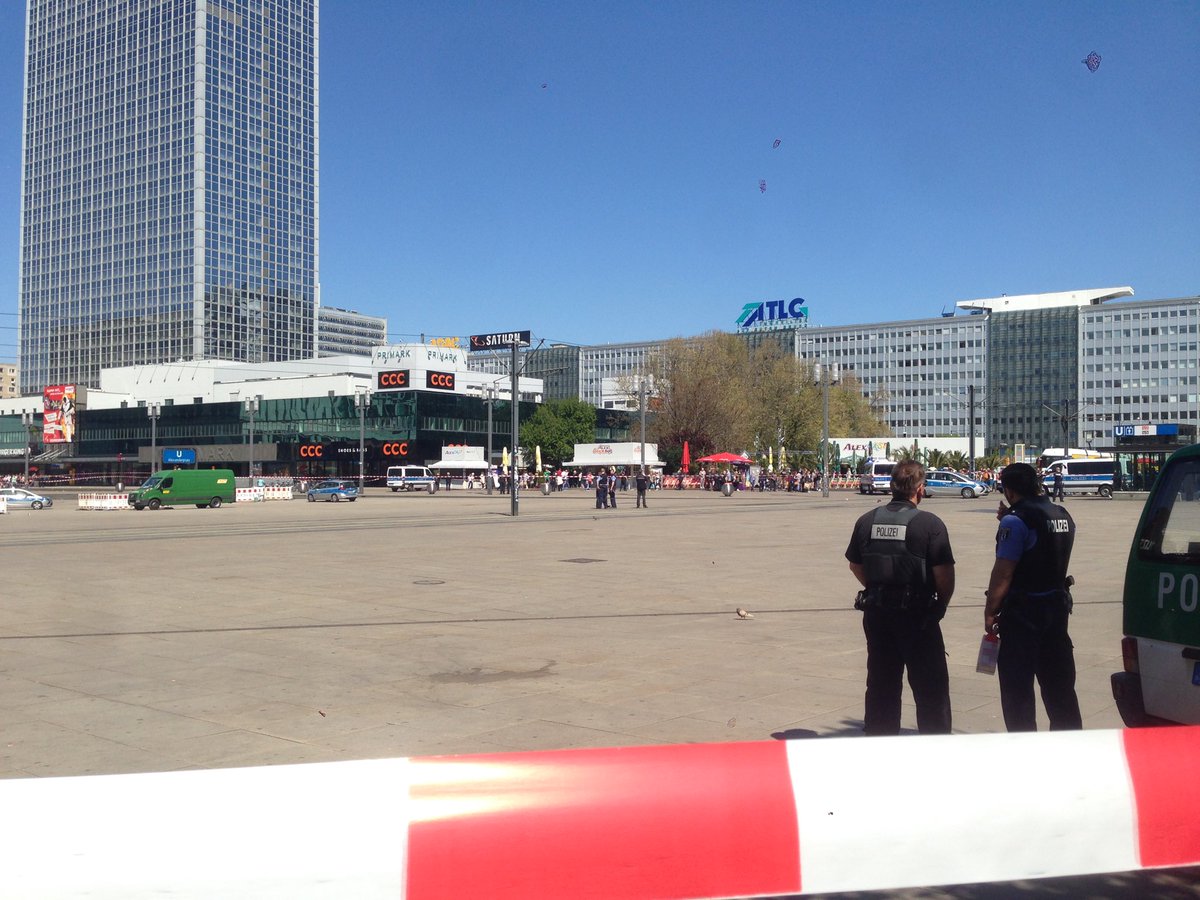 sethneuron's tweet image. #Bombenalarm #Alexanderplatz #Berlin