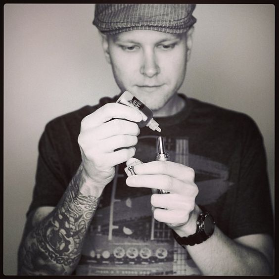 vapewave's tweet photo. Vape heroe of the week: @drakesvapes photo by @megstrouse #vapeheroe #vapewave https://t.co/LYCXWV56ty
