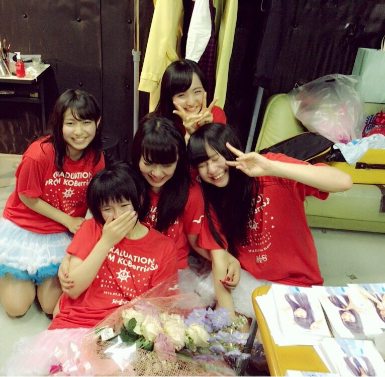 risa_kob's tweet photo. 卒業公演に来てくださった皆さんありがとうございました！今までの人生の中で1番濃くて、楽しくて、幸せな日になりました✨こんなに笑って涙を流したのは初めて。KOBerrieS♪に入ってよかった。メンバー、みんなに出会えて本当によかった→ https://t.co/zzzyWOd87D