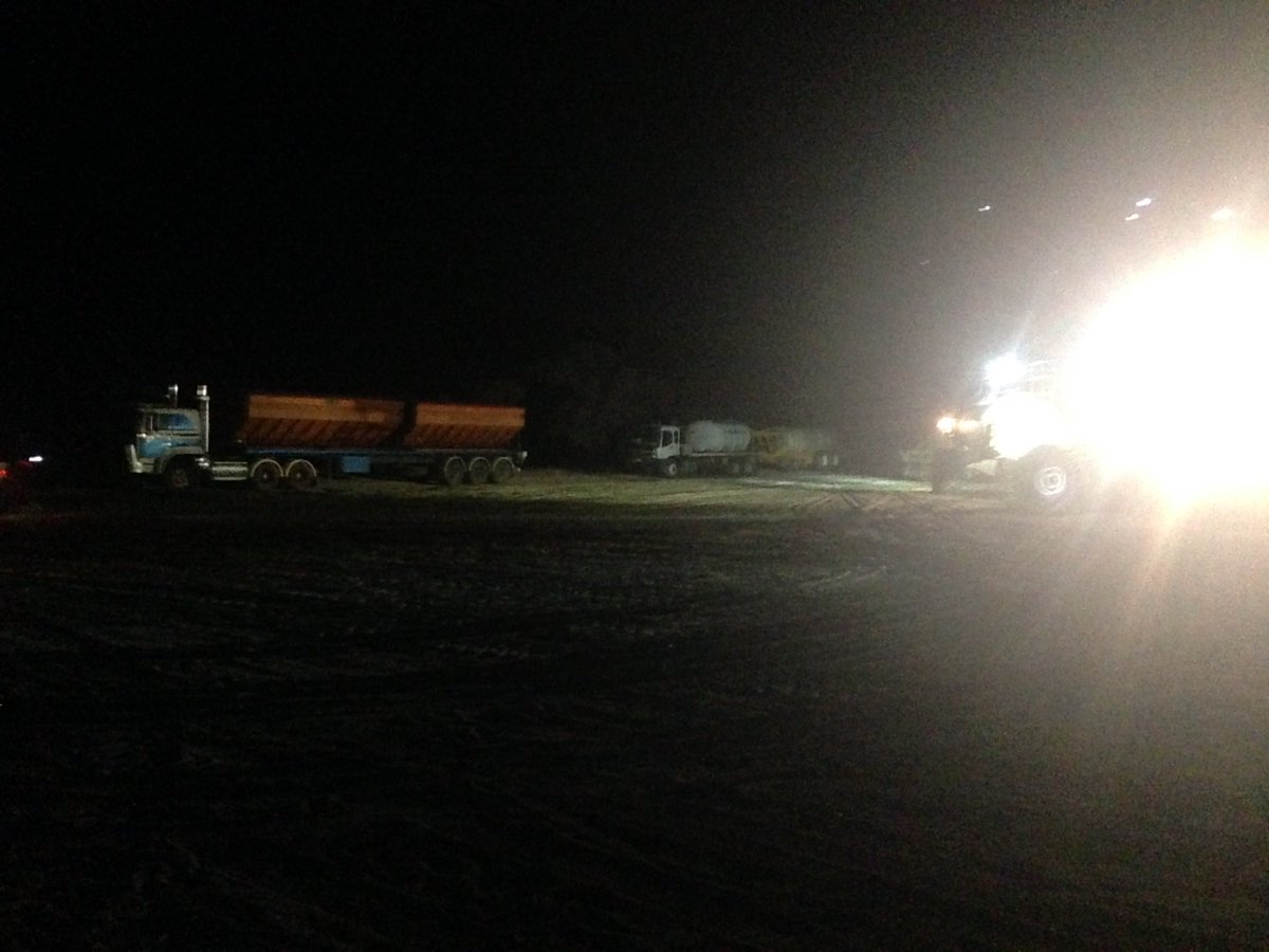 Seeding our first cereal trial site of 2016 with <a href="/mottagwa/">Bradon Mott 🌾⚖️🚜</a>