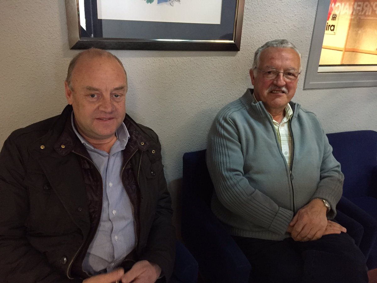 glopdeblauet's tweet photo. Els orimers convidats arriben al @Ninguesperfecte Josep Mandico i @AlbertGELABERTG #pesespecific #comucanillo https://t.co/uzbHkMwZld