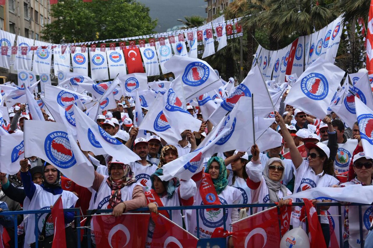 MrselTURBAY's tweet photo. 1 Mayıs Emek ve Dayanışma Bayram'ı gerçek sahiplerince kutlanırsa Bayram olur.Provakatörlerce Kutlanırsa kaos olur https://t.co/LBf4p9LJMn