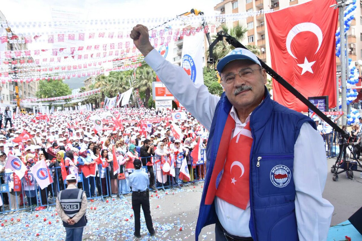 MrselTURBAY's tweet photo. 1 Mayıs Emek ve Dayanışma Bayram'ı gerçek sahiplerince kutlanırsa Bayram olur.Provakatörlerce Kutlanırsa kaos olur https://t.co/LBf4p9LJMn