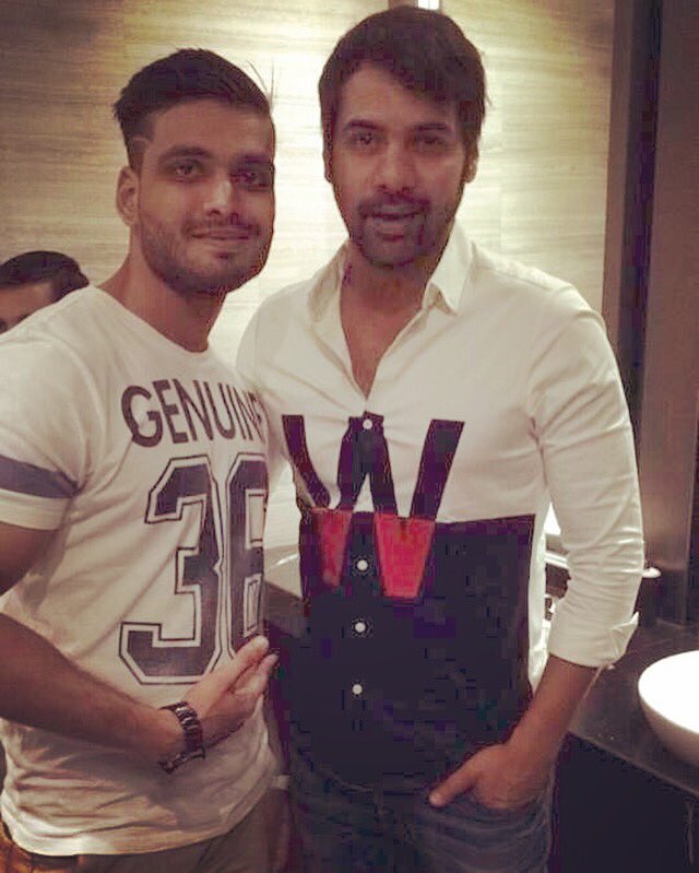 TeamShabirA's tweet photo. [PICS] Weekend spottings☺️ #shabirahluwalia #kumkumbhagya #rockstar #bestestofall #hotinwhite #fanlove https://t.co/Xu0r26PtNg
