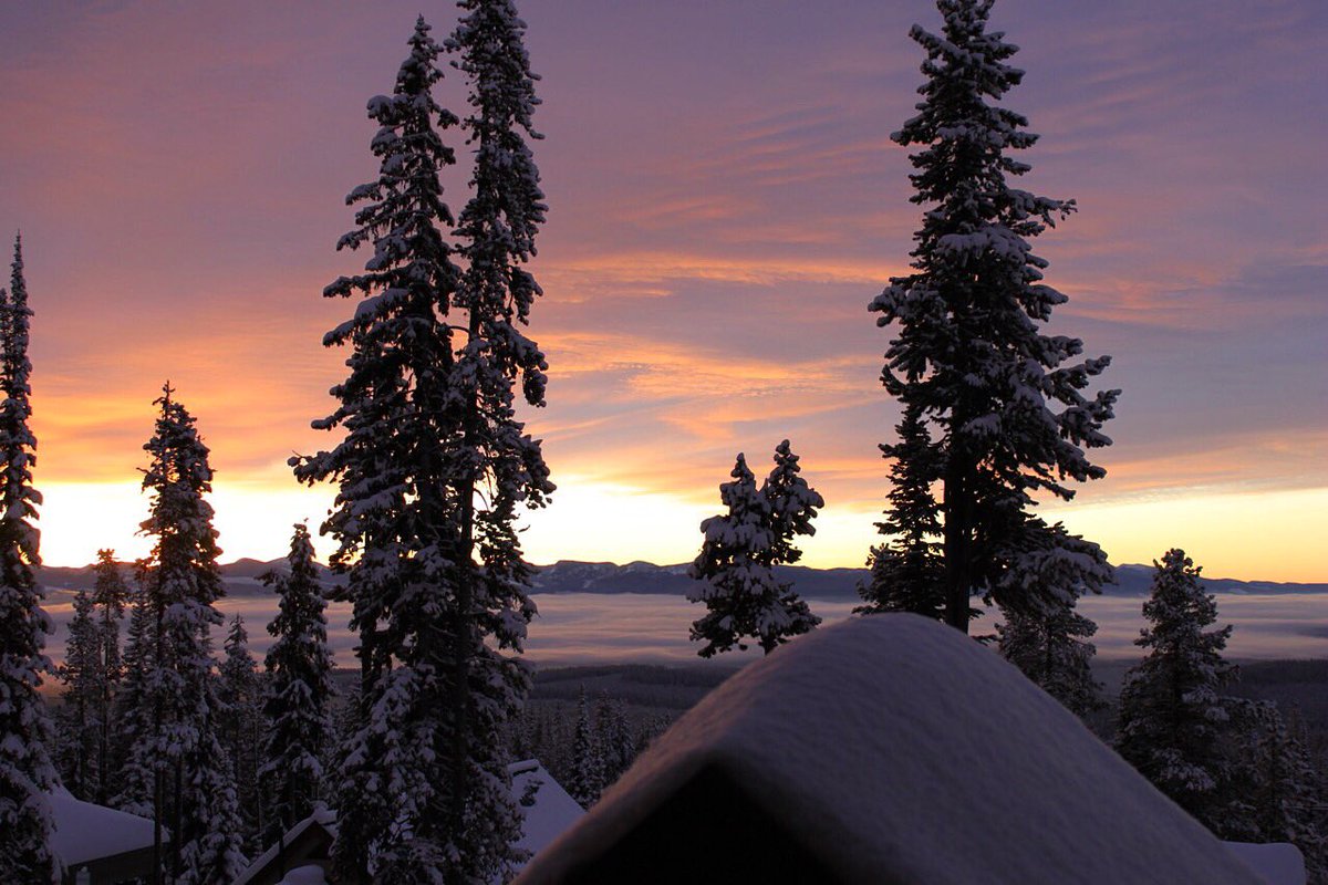 NothinButSnow's tweet photo. We miss waking up to those incredible @skibigwhite sunrises. #nothinbutsnow #myepicseason #winteriscoming https://t.co/mSWVaT5rM8