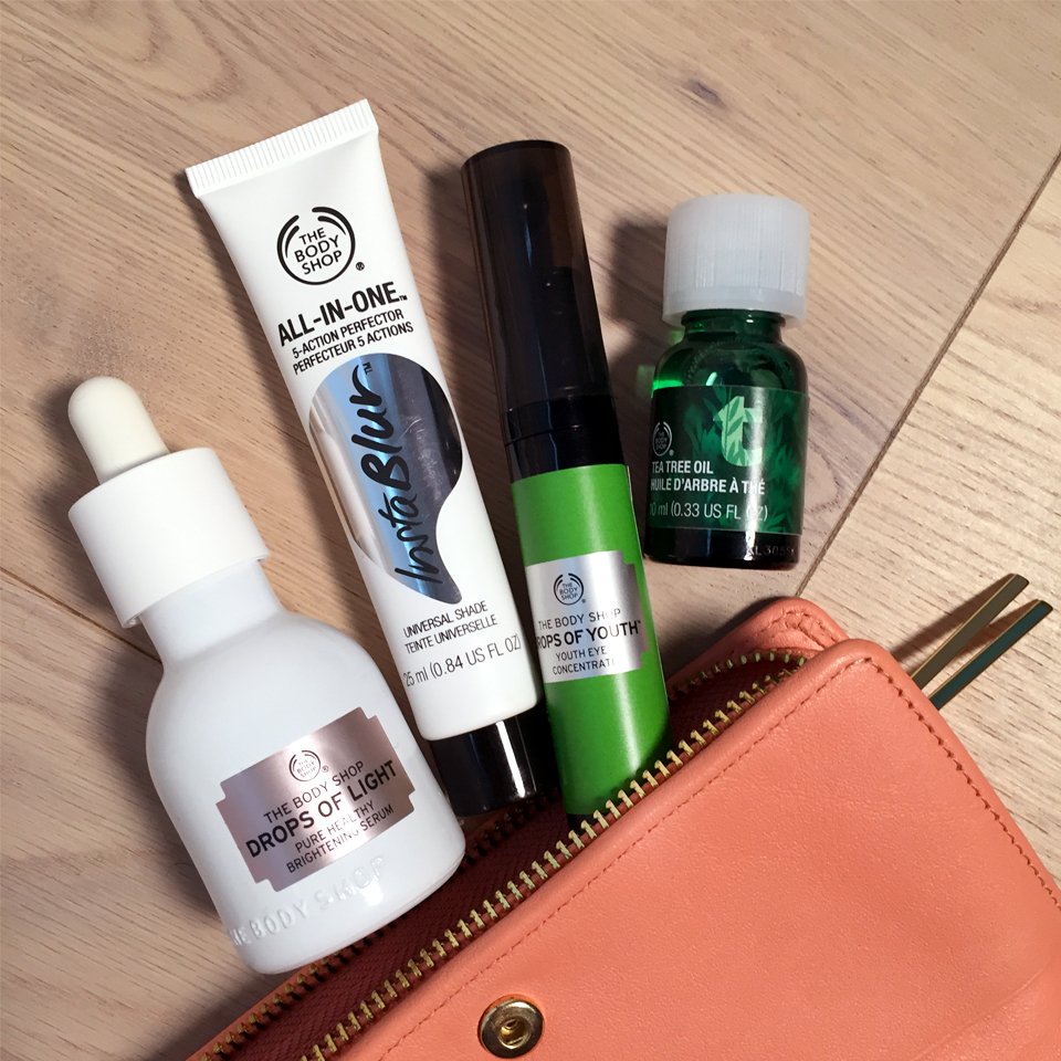 thebodyshopoman's tweet photo. Our clever products work hard to help you capture that perfect #nofilter snap!  #teatreeoil #dropsofyouth #instablur https://t.co/ie0UuhN9vz