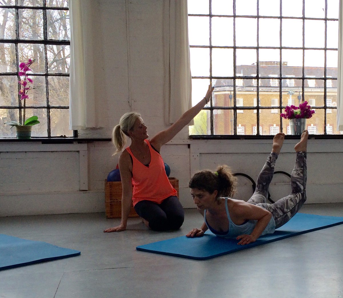 AmitYounger's tweet photo. The #Pilates grasshopper on the Mat. @lisabradshaw01 is on fire today!! 🙀 @cobhampilates https://t.co/K6gBU4ARgY