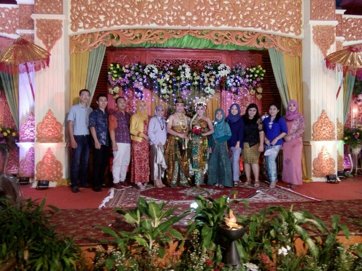 LAMBDA_2010's tweet photo. Keluarga besar @LAMBDA_2010 mengucapkan happy wedding Eka https://t.co/uXZmnTQdC2