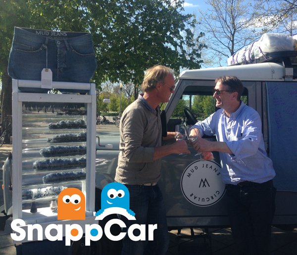 SnappCar's tweet photo. Gisteren waren we bij de kick-off van @mudjeansNL #recycletour, vanaf vandaag op pad met de auto van Frans (l)! https://t.co/ulEPu9n69S