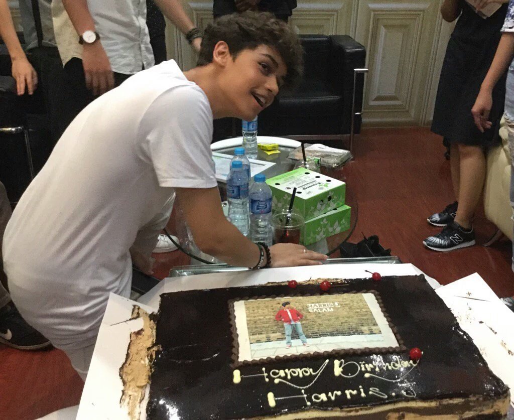syafiraayuni20's tweet photo. #BirthdayProjectHarrisJ #BirthdayProjectHarrisJ #BirthdayProjectHarrisJ
🎂🎉🎊✨💞🎈@HarrisJOfficial https://t.co/Wz0lEdc8jt