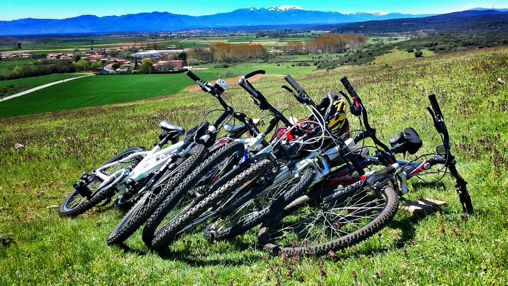 salamancaenbici's tweet photo. Un año más hemos sido testigos de la gran marcha popular en #bici al #santuario de #Castrotierra #labañeza #duerna https://t.co/eXBMn5hQL1