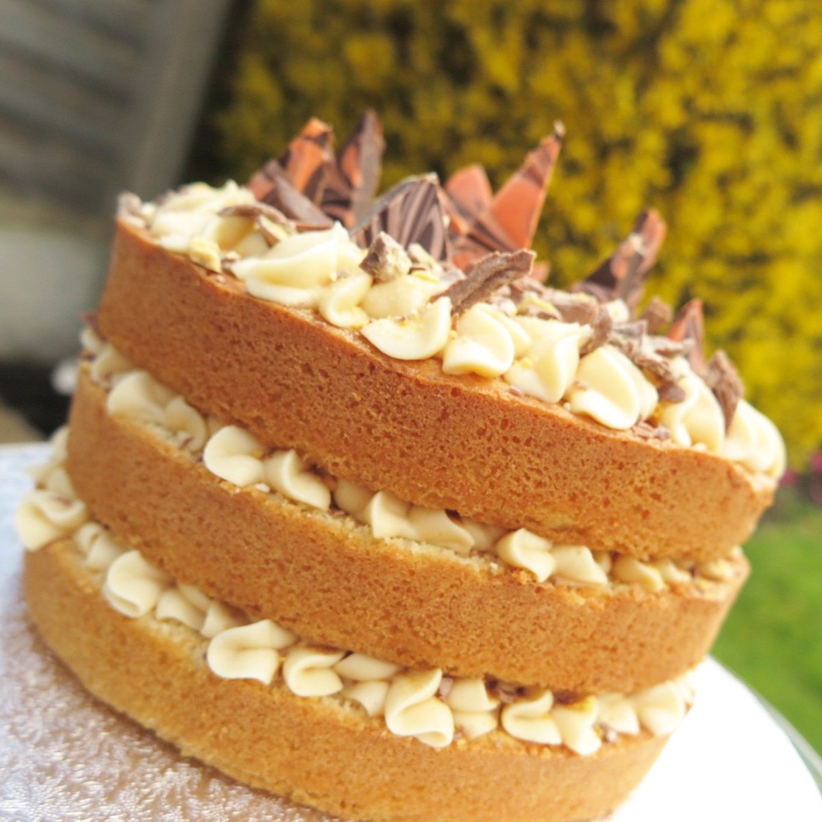 YummyStuffs's tweet photo. Happy Bank Holiday Monday! #LoveCake #AneeshaYummyStuffs #SaltedCaramel #Yummy https://t.co/RkMu0pLgBL