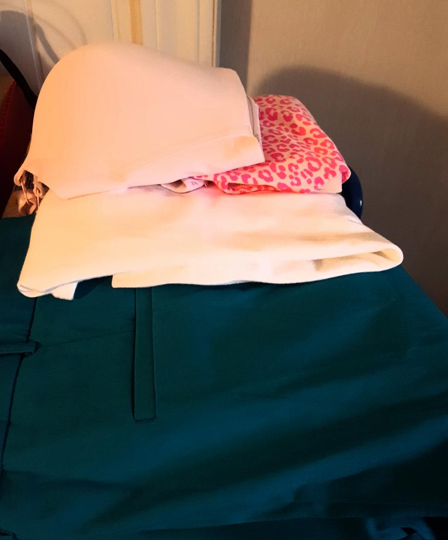 NicoleDenemy's tweet photo. Laying my clothes out the night before work. #Routine #fms_routine #fmsphotoaday https://t.co/Tc64IVWpsx