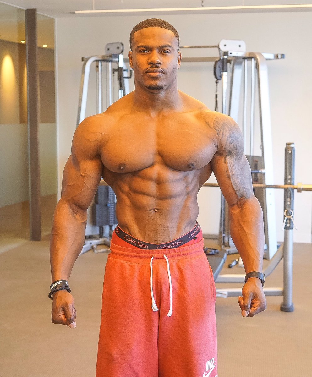 SimeonPanda's tweet photo. Which superheroes physiques did you most aspire to?

For me it was #Goku https://t.co/m91bbXmxNS