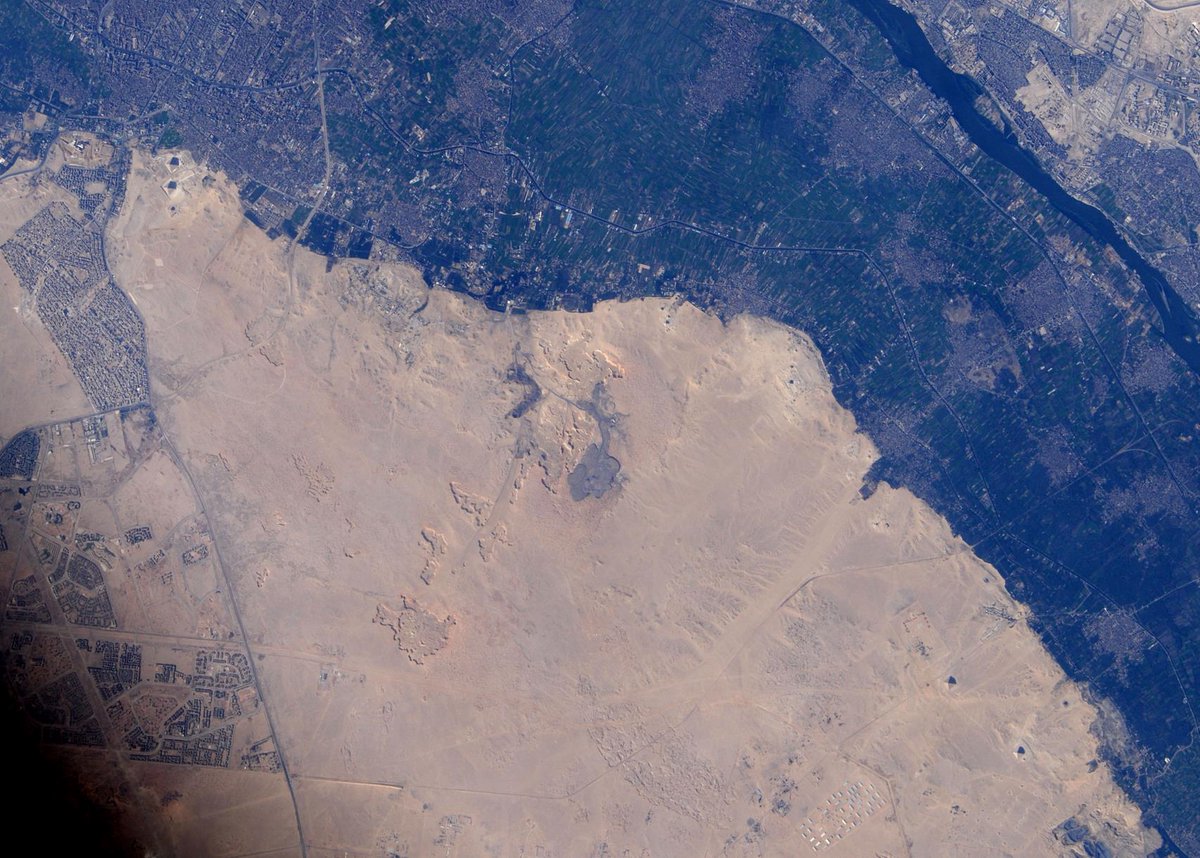 astro_timpeake tweet picture