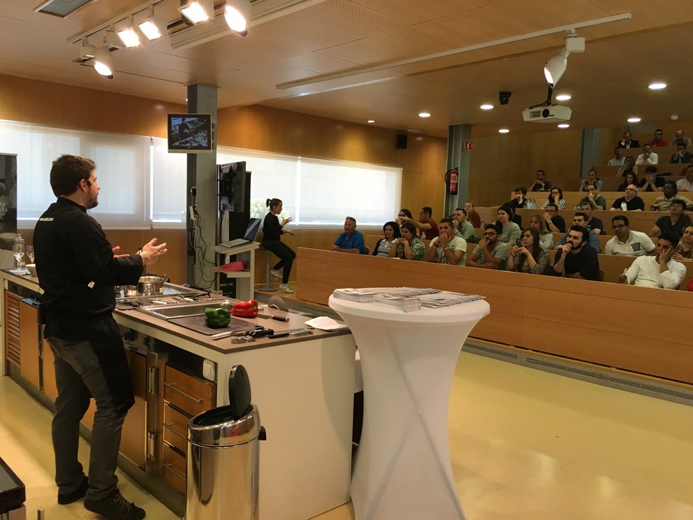 ¡Ya tenemos en marcha la master class de <a href="/ChefJaviEstevez/">ChefJaviEstevez</a> gracias a <a href="/josediaz1898/">José Díaz S.L</a> y al <a href="/cctmurcia/">CCT MURCIA</a>!