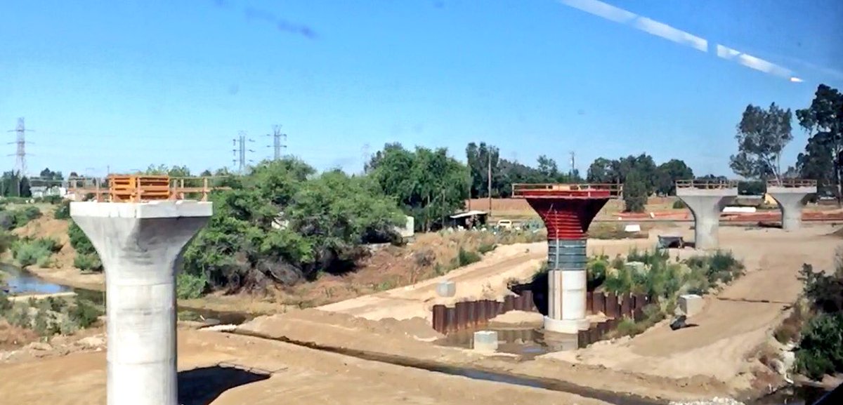urbanlifesigns's tweet photo. California High-Speed Rail construction is real. @CaHSRA @HSRail @CA4HSR #Madera https://t.co/Ol8X0N9V9C