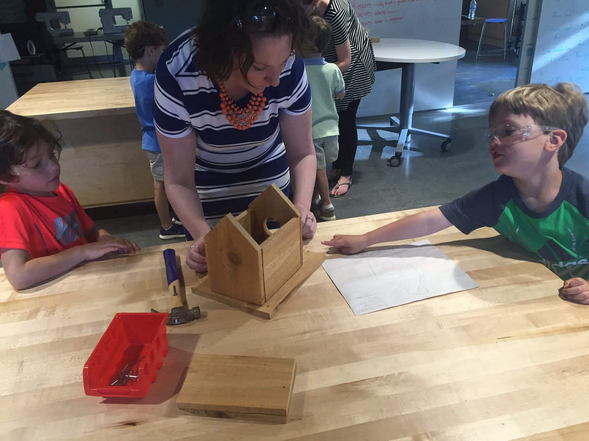 AA_Tabor's tweet photo. Collaborating together in studio(i)#frontierproject #mvlittles #mvpschool https://t.co/5R0S9sVsKK