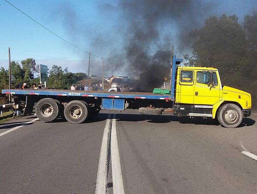 TTILosLagos's tweet photo. [13:45] #Queilen: tránsito habilitado en Ruta W-853, sector #Detico tras fin de manifestaciones (Foto @soychiloe) https://t.co/srFA5QDqRu