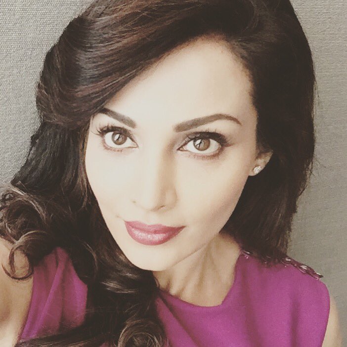 Flora_Saini's tweet image. Shot for #lodhadevelopers today 😊