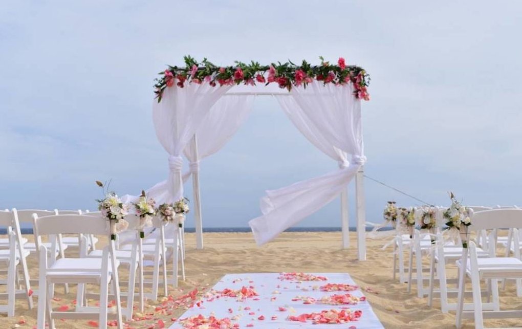 cabowedding's tweet image. #WhatToDoInCabo - Cabo San Lucas Bay - Beautiful Cabo Wedding On The Beach! via @ThingsToDoCabo