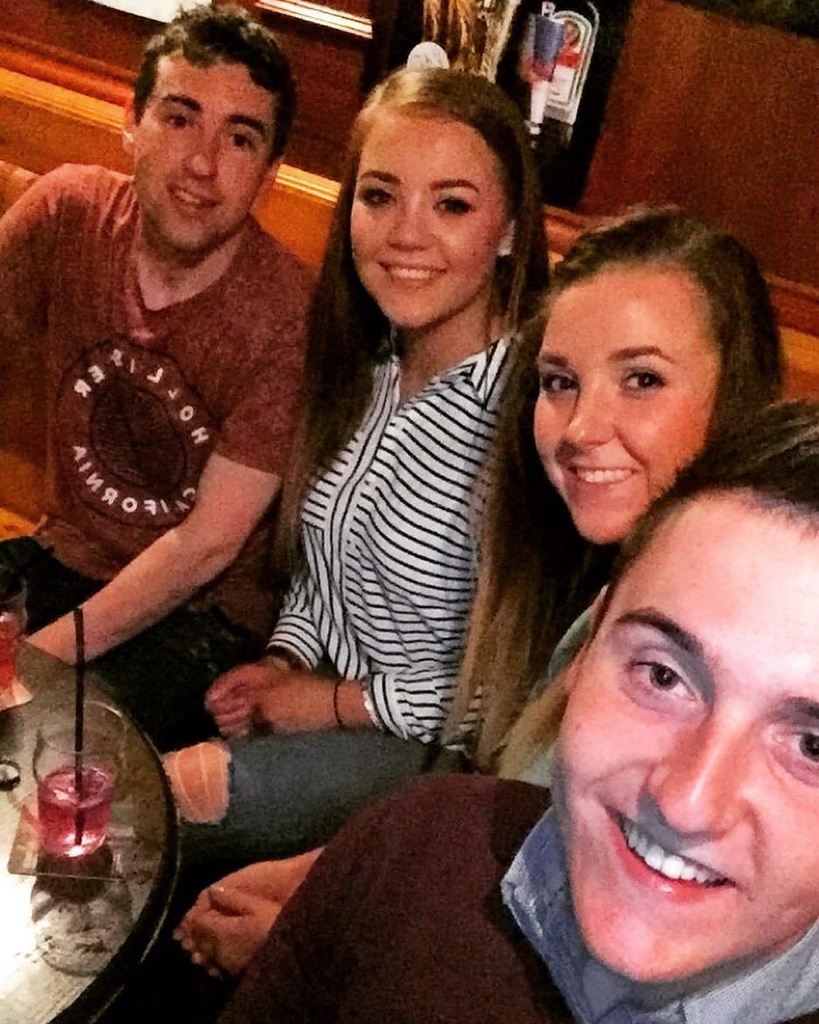 JazminDeLaCruzS's tweet photo. Bank Holiday Weekend 👫 #out #usfour #drinks #sundaysesh #happy #birthday #bankholiday #weekend #dayoff #bae #fun #c… https://t.co/XrojLCB4R2