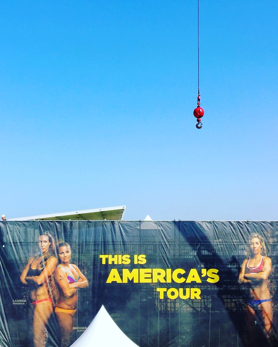 LarryTenney's tweet photo. @avpbeach rising up @HBCityBeach | Play 5/5-8 at #surfcityusa | competitors training HB Pier southside now ☀️😎🏐💦 https://t.co/Shylw7TAOw